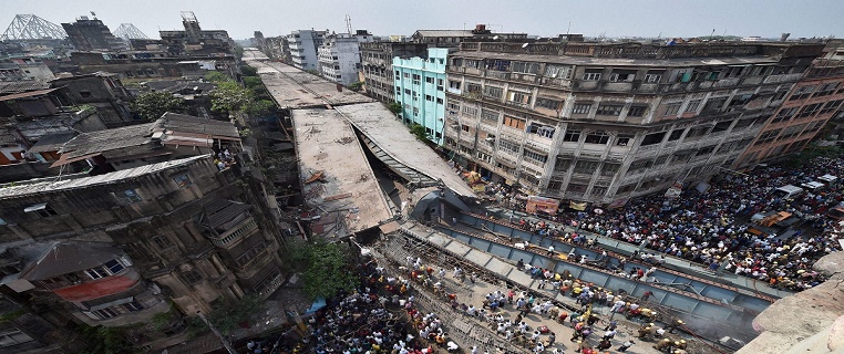 Kolkata flyover collapse - LOOKEAST